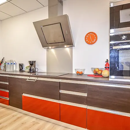Apartman Lovely In With Swimming Pool