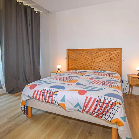 Apartment 2 Bedroom Cozy In *