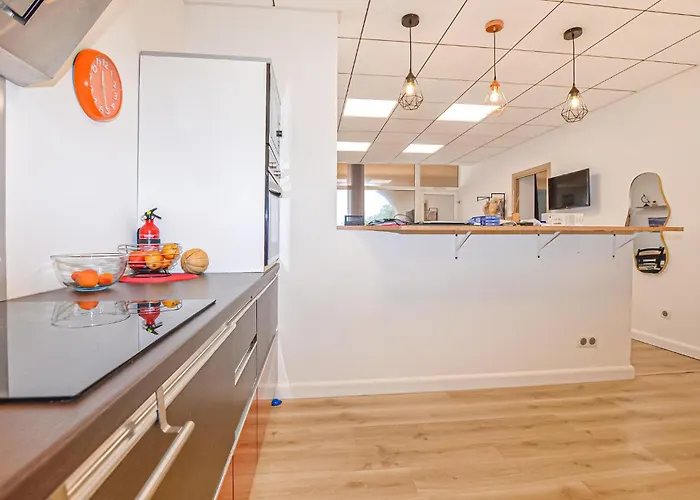 2 Bedroom Cozy In Apartment *